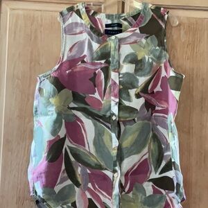 Beautiful linen floral top NWT